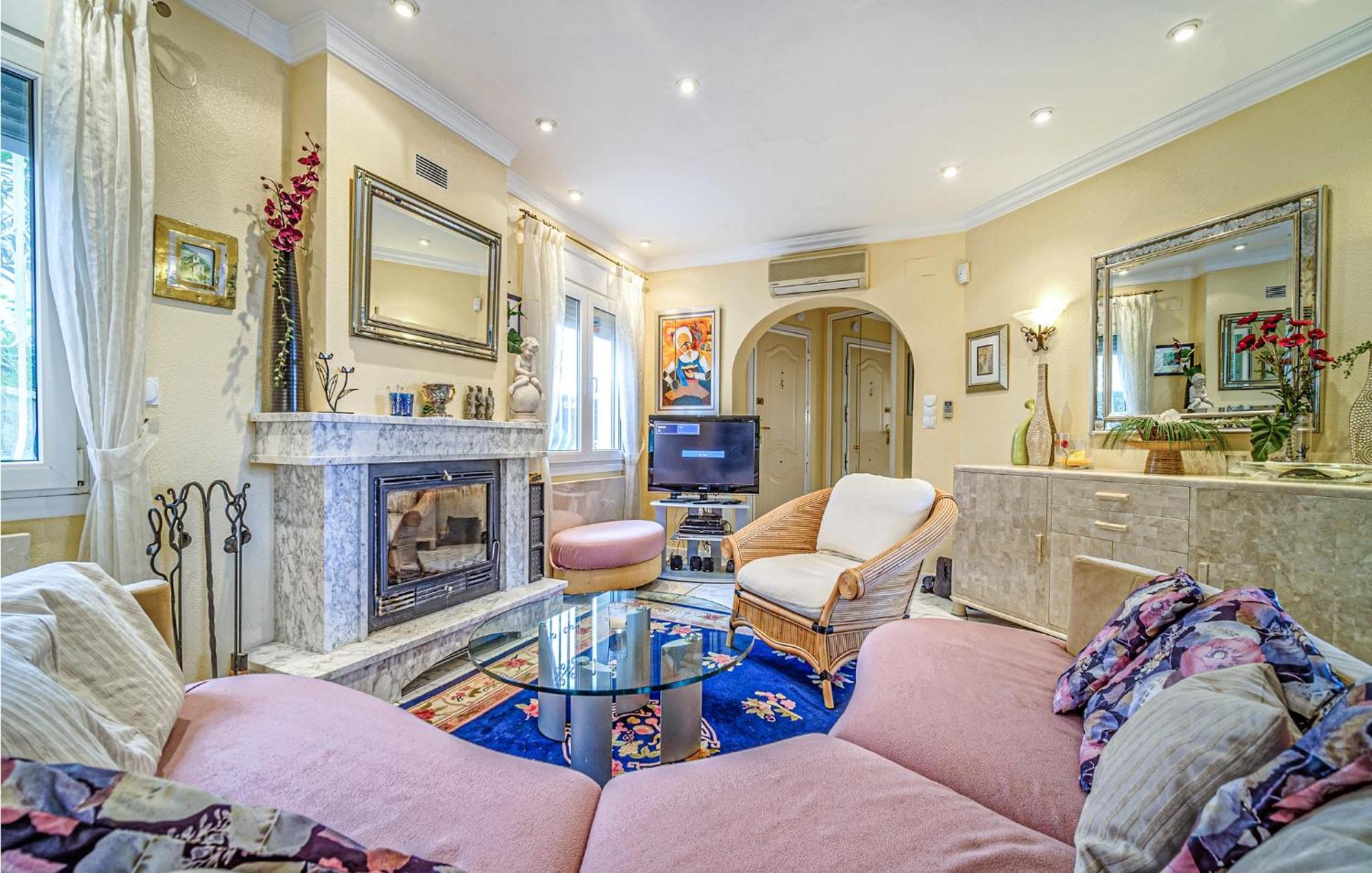 Beautiful Home In Oliva With Kitchen エクステリア 写真